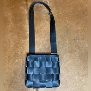 Harveys Original Seatbelt Bag Black woven crossbody bag with silver hardware